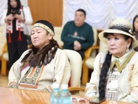 Носителям традиционной культуры вручили стипендии главы Якутии