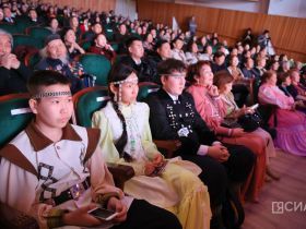 На открытии Декады Олонхо наградили лучших носителей традиционной культуры