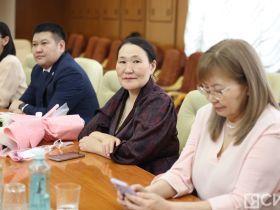 Высокие награды и почётные звания вручили якутянкам в преддверии 8 Марта