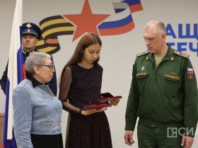 В Якутске вручили ордена и медали родным погибших военнослужащих