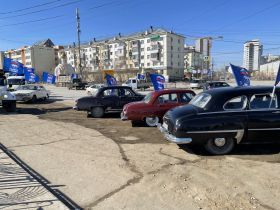 В Якутске прошёл автопробег ретромашин в честь «Диктанта Победы»