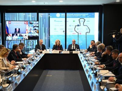 На ПМЭФ прошло заседание комиссии Госсовета РФ по направлению «Кадры»