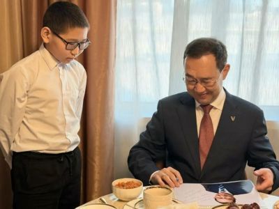 Глава Якутии навестил семью участника СВО в Анабарском районе