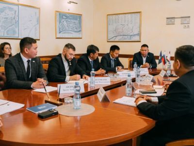 Восемь участников СВО проходят стажировку в мэрии Якутска