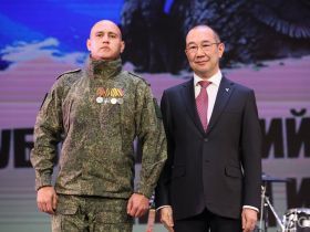 На Антифашистском форуме в Якутске наградили участников специальной военной операции