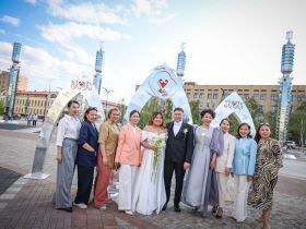 Первая торжественная регистрация брака состоялась на площади Республики