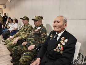 В Якутске в честь годовщины освобождения Ленинграда прошла акция «Блокадная ласточка»