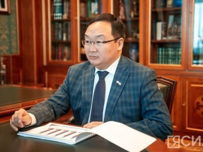 Георгий Степанов поздравил якутян с Днем социального работника