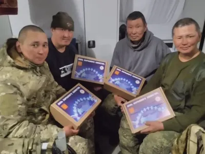 Подарочные наборы ко Дню народного единства доставили участникам СВО из Якутии