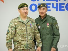 Якутянам вручили нагрудные знаки союза добровольцев Донбасса