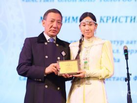 На открытии Декады Олонхо наградили лучших носителей традиционной культуры