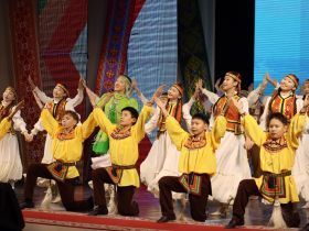 В День народного единства в Якутске юным якутянам вручили первые паспорта