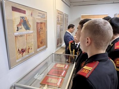 Открылась выставка к 100-летию Якутской национальной военной школы