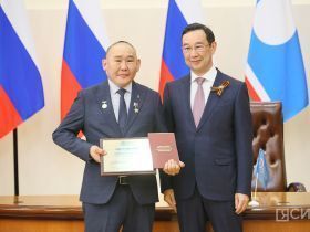 Айсен Николаев вручил дипломы выпускникам программы «Якутия – земля героев»