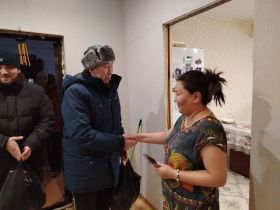 В Якутии вручили новогодние подарки семьям военнослужащих