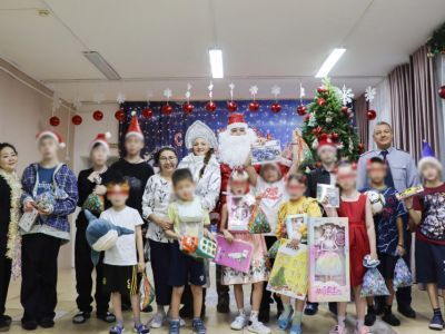 Сотрудники УФСИН подарили новогодний праздник воспитанникам центра «Берегиня»