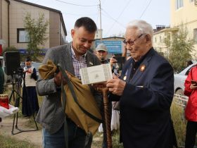 Живая легенда Якутии: 99-летнему ветерану Кириллу Павлову устроили праздник во дворе