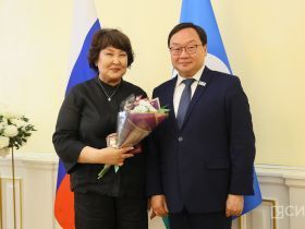 Государственные награды вручили медицинским работникам Якутии