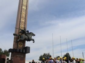 В Дни армейской культуры на площади Победы Якутска возложили цветы якутянам-героям