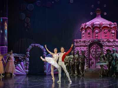 «Щелкунчик», «Золушка», «Книга чудес»: обзор семейных новогодних представлений в Якутске