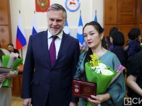 Высокие награды и почётные звания вручили якутянкам в преддверии 8 Марта