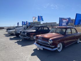 В Якутске прошёл автопробег ретромашин в честь «Диктанта Победы»