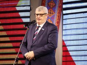 В День народного единства в Якутске юным якутянам вручили первые паспорта