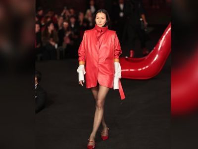 Модель из Якутии вышла на показ к премьере «Дьявол носит Prada 2» с Мерил Стрип и Энн Хэтуэй
