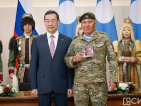 Айсен Николаев вручил государственные награды в честь Дня республики