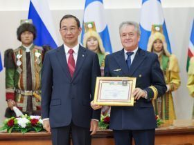 Глава Якутии вручил государственные награды