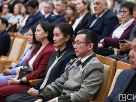 В Якутске провели торжественное заседание общественности ко Дню республики