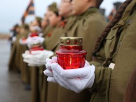 В Якутске прошла акция «Свеча памяти», посвященная 81-й годовщине Победы