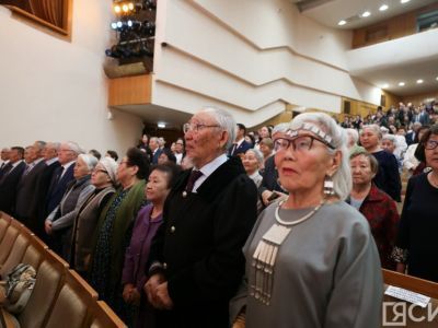 В Якутске провели торжественное заседание общественности ко Дню республики