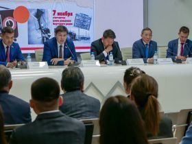 Награждены работники и ветераны отрасли связи в честь 95-летия якутского радио