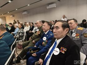 В Якутске в честь годовщины освобождения Ленинграда прошла акция «Блокадная ласточка»