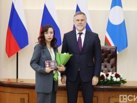 Высокие награды и почётные звания вручили якутянкам в преддверии 8 Марта