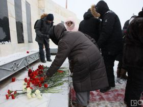 Якутяне возложили цветы в память погибших на озере Ильмень