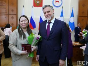 Высокие награды и почётные звания вручили якутянкам в преддверии 8 Марта
