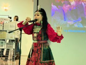 «Ожившая песнь Олонхо»: в Якутске открылась выставка к 95-летию Владимира Карамзина