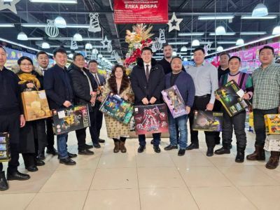 «Елка добра»: Павел Аргунов исполнил желания детей