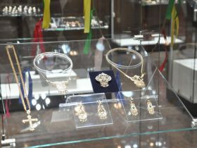 В «Сокровищнице Якутии» открыли выставку ювелира Юрия Иванова