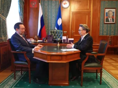 Айсен Николаев провёл рабочую встречу с Галиной Данчиковой