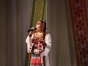 В День народного единства в Якутске юным якутянам вручили первые паспорта