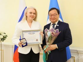 Государственные награды вручили медицинским работникам Якутии