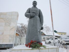 Якутяне возложили цветы в память погибших на озере Ильмень