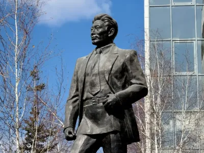 В День республики в Якутске почтили память Степана Васильева