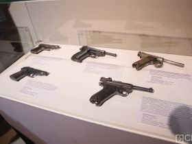 Работы фронтовых фотографов и художника показали в Якутске