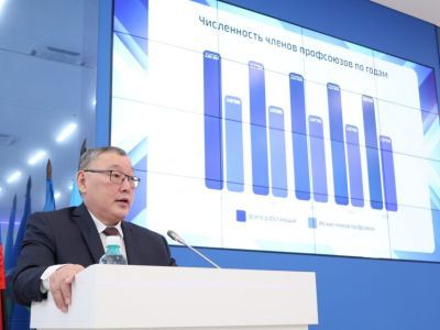Николай Дегтярев представил отчет о деятельности Федерации профсоюзов Якутии за 2025 год