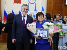 Высокие награды и почётные звания вручили якутянкам в преддверии 8 Марта