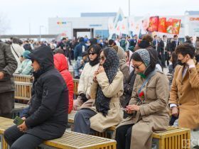 Минута молчания, новобранцы и гречка: в Якутске прошла церемония памяти в честь Дня Победы